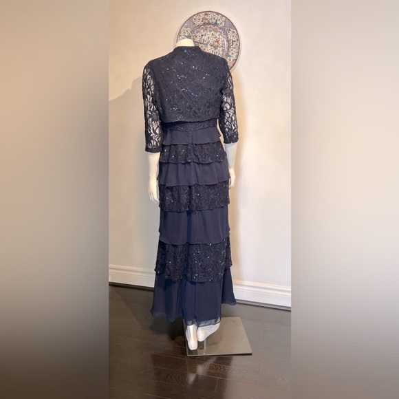 SOLD. Beautiful evening gown for mother of the bride, Laura petite. - Picture 4 of 5